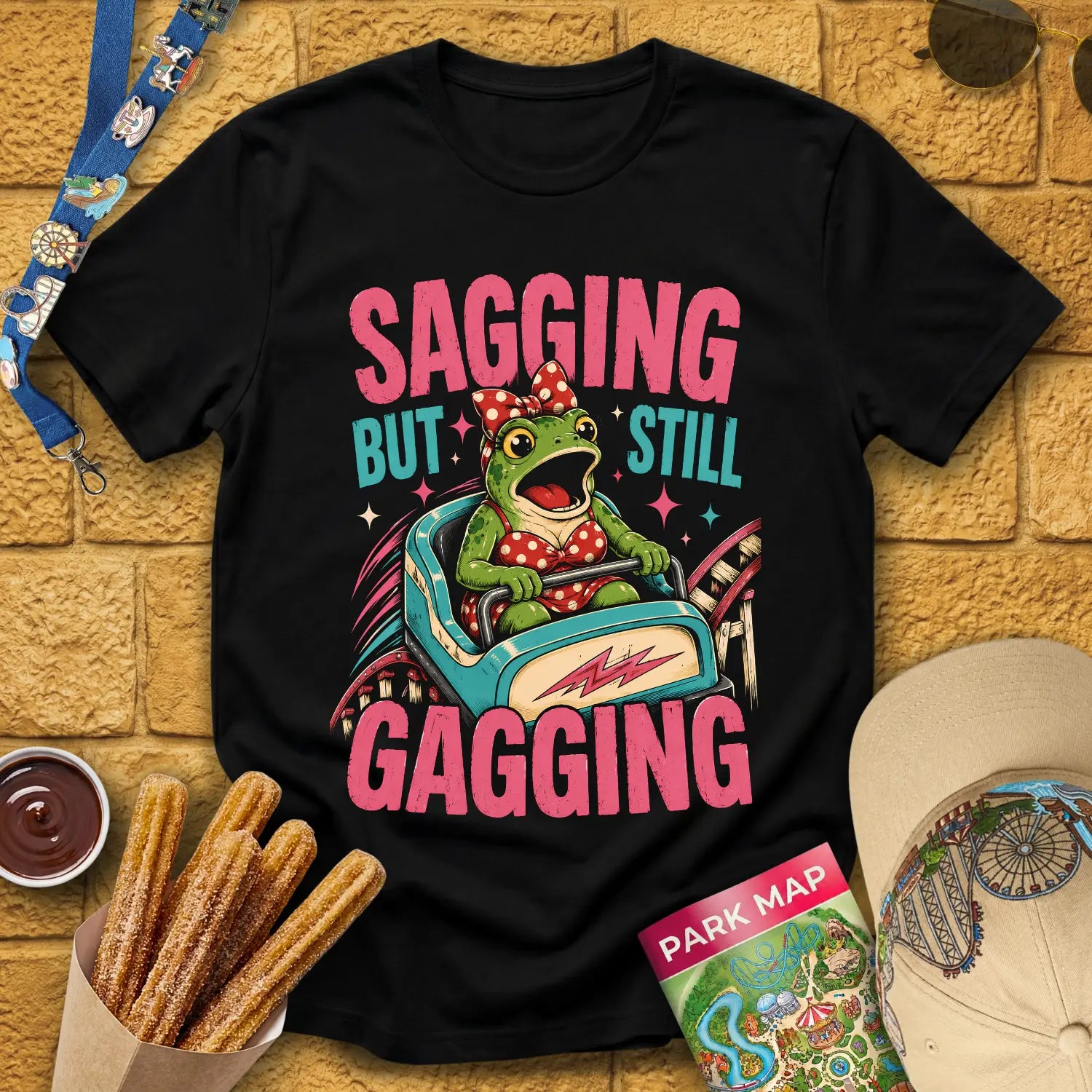Sagging But Gagging [RetroPop] T-Shirt for Theme Park Fans (Black)